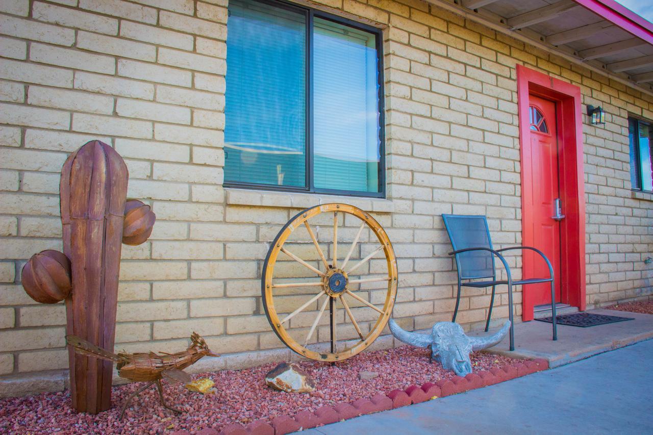Stagecoach Suites Wickenburg Bagian luar foto
