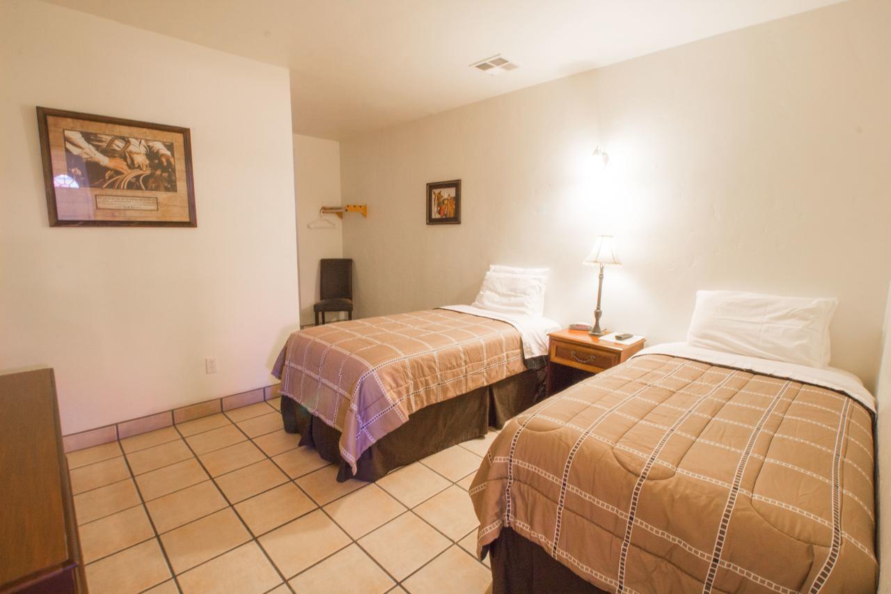 Stagecoach Suites Wickenburg Bagian luar foto